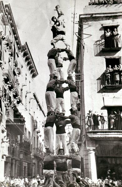 Es presenta l’acord de col·laboració entre la Colla Vella i la Universitat Rovira i Virgili en l’estudi dels Xiquets de Valls.